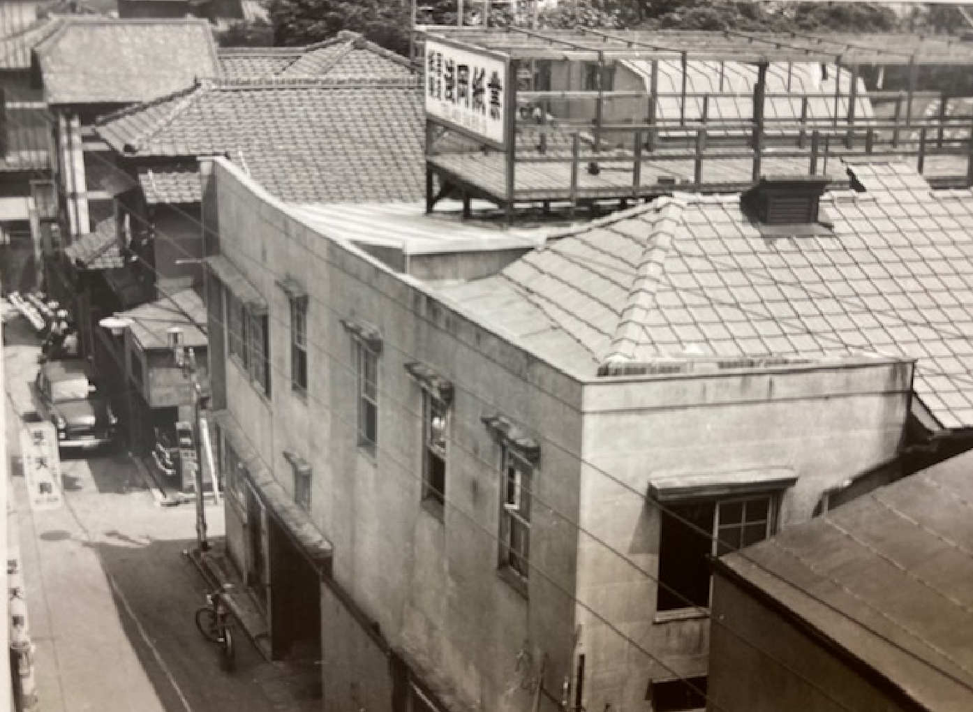 昔の社屋の写真